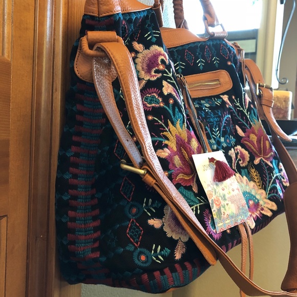 🍃💕NWT Johnny Was Delphine Overnight Tote Bag - Picture 7 of 8